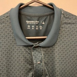Abercrombie and Fitch men’s large air knit polo in forest green pattern